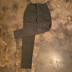 NWT THE LIMITED Pull on skinny pants in gray